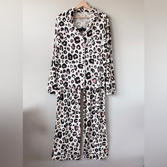 Stars Above Animal Print PJ set New with tags! Womens Pyjamas medium - Picture 4 of 16